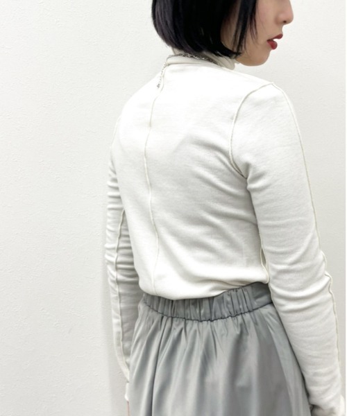 apres jour mignon(アプレジュールミニョン)の「リブハイネックメロートップス【ZOZOTOWN限定アイテム】(Tシャツ/カットソー・レディース・アイボリー/ダークブラウン/ブラック/ブルー系その他・X-LARGE/フリー)」の8枚目の写真