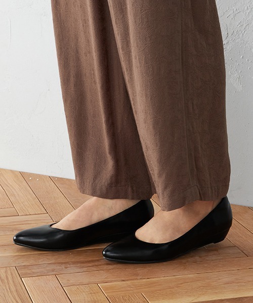 COMME CA ISM(コムサイズム)の「《フェイクスエード》 ウェッジソール パンプス(パンプス・レディース・ブラック/ベージュ/ブラウン/ミント・23.5cm/24.5cm)」の2枚目の写真