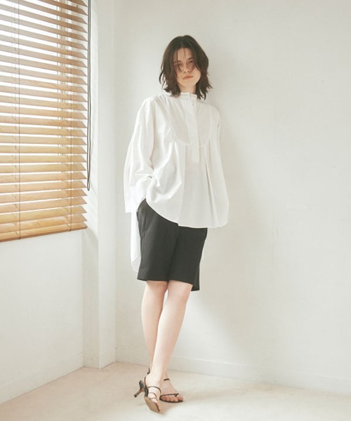 ETRE TOKYO（エトレトウキョウ）の「バンドカラースリットタックシャツ