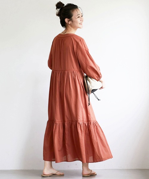 SLOBE IENA（スローブイエナ）の「コットンボイルVネックティアードワンピース【手洗い可能】◆（ワンピース・レディース・ブラック/グリーン/ブルー/ピンク・36/38）」の10枚目の写真