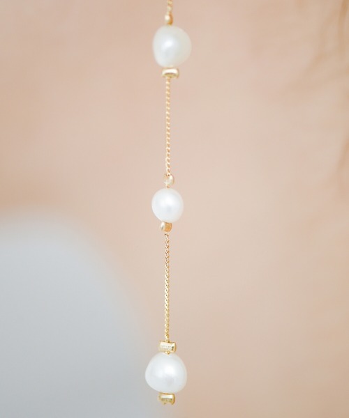 haco!（ハコ）の「かわいらしいけど甘すぎない　２WAYで使える淡水パールのイヤリング（イヤリング・レディース・ゴールド・ONE SIZE）」の6枚目の写真