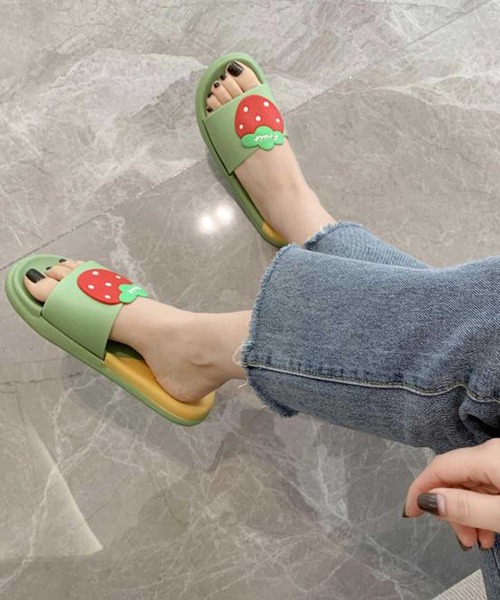 セール インテリア Yururira ユルリラ のファッション バイカラーいちごスリッパ ルームシューズ スリッパ