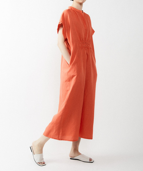 nota(ノータ)の「シャーリングギャザーワンピース(ワンピース・レディース・アイボリー/オレンジ/ブルー/ブラウン・FREE)」の4枚目の写真