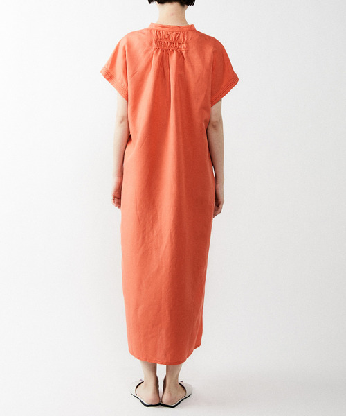 nota(ノータ)の「シャーリングギャザーワンピース(ワンピース・レディース・アイボリー/オレンジ/ブルー/ブラウン・FREE)」の7枚目の写真