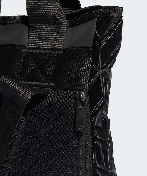 adidas（アディダス）の「バックパック / アディダスオリジナルス（バックパック/リュック・レディース・ブラック/ワインレッド・FREE）」の4枚目の写真