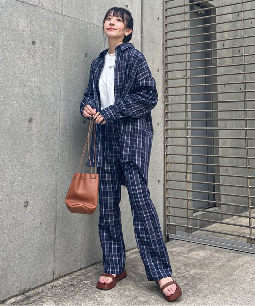 EPIMI E'PIMMY（エピミエピミー）の「《Set up・ユニセックス対応》オーバーチェックシャツ（シャツ/ブラウス・レディース・ブラウン/ブラック/グレー・MEDIUM）」の13枚目の写真