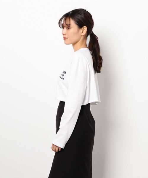 SPINNS（スピンズ）の「ロゴ刺繍 ショート丈長袖Tシャツ（Tシャツ/カットソー・レディース・ブラック/ネイビー/ダークグリーン/オフホワイト・ONESIZE）」の5枚目の写真