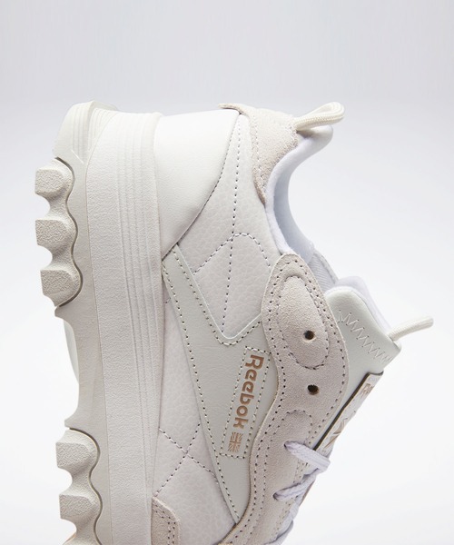 Reebok（リーボック）の「カーディB クラシックレザー / Cardi B Classic Leather（スニーカー・キッズ・ホワイト×ライトグレー/レッド系その他・23.0cm/23.5cm/24.0cm/22.5cm）」の7枚目の写真