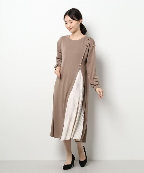 INTERPLANET（インタープラネット）の「アシメプリーツワンピース（ワンピース・レディース・ブラック/オフホワイト/モカ・FREE）」の3枚目の写真