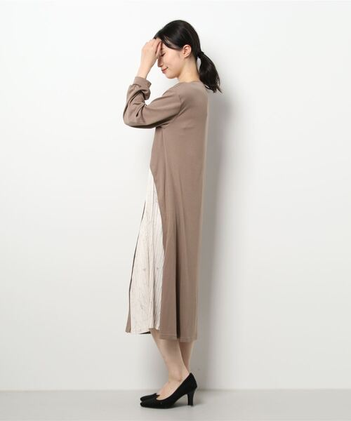 INTERPLANET（インタープラネット）の「アシメプリーツワンピース（ワンピース・レディース・ブラック/オフホワイト/モカ・FREE）」の5枚目の写真