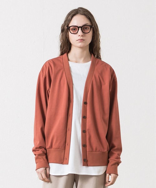 ALLUMER（アリュメール）の「Vネックカーディガン（カーディガン/ボレロ・レディース・グリーン/ホワイト/ブラック/オレンジ・1）」の4枚目の写真