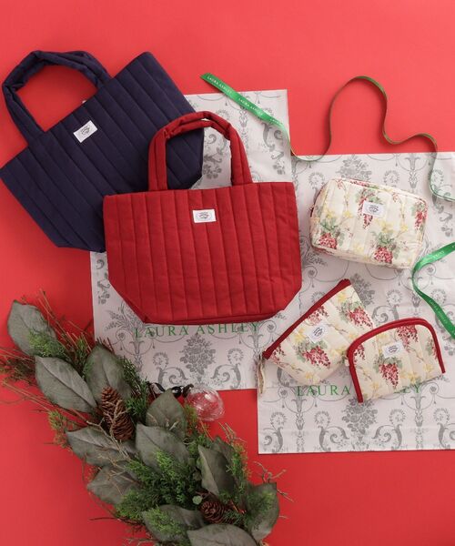 LAURA ASHLEY(ローラアシュレイ)の「ウィステリア柄 マスクケース(マスク・レディース・ライトパープル/ワイン系・00)」の3枚目の写真