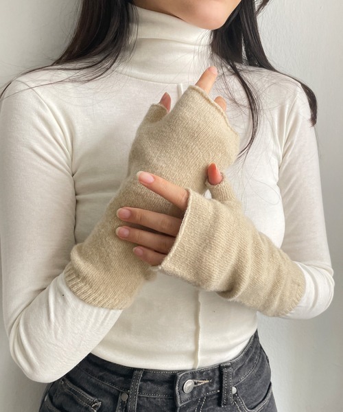 CEMONEMO(セモネモ)の「ウール混 ニット アームウォーマー(手袋・レディース・ブラック/ベージュ/ブラウン/グレー・FREE)」の4枚目の写真