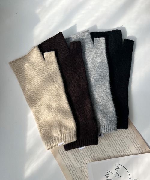 CEMONEMO(セモネモ)の「ウール混 ニット アームウォーマー(手袋・レディース・ブラック/ベージュ/ブラウン/グレー・FREE)」の2枚目の写真