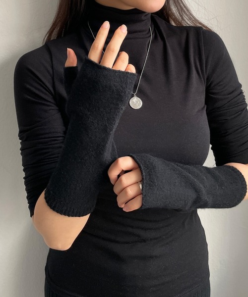 CEMONEMO(セモネモ)の「ウール混 ニット アームウォーマー(手袋・レディース・ブラック/ベージュ/ブラウン/グレー・FREE)」の5枚目の写真