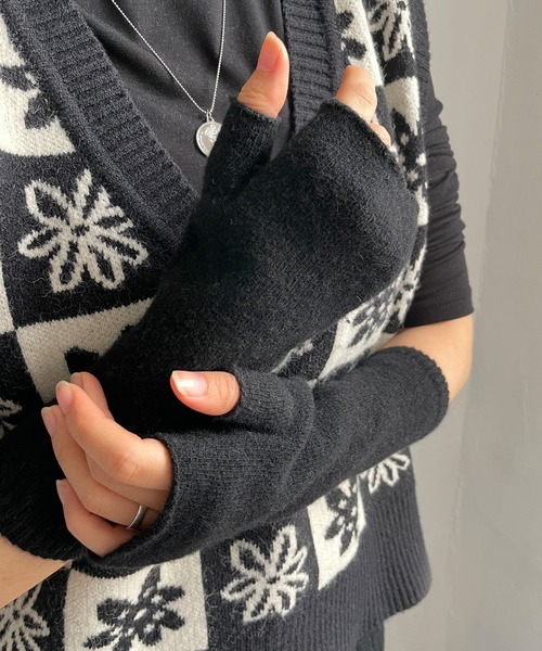 CEMONEMO(セモネモ)の「ウール混 ニット アームウォーマー(手袋・レディース・ブラック/ベージュ/ブラウン/グレー・FREE)」の18枚目の写真