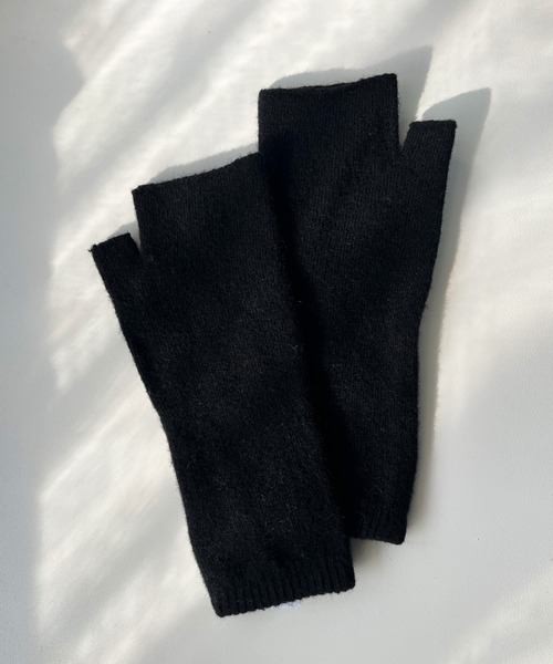 CEMONEMO(セモネモ)の「ウール混 ニット アームウォーマー(手袋・レディース・ブラック/ベージュ/ブラウン/グレー・FREE)」の21枚目の写真