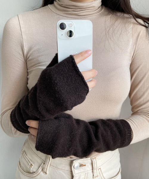 CEMONEMO(セモネモ)の「ウール混 ニット アームウォーマー(手袋・レディース・ブラック/ベージュ/ブラウン/グレー・FREE)」の17枚目の写真