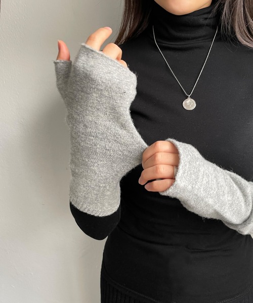 CEMONEMO(セモネモ)の「ウール混 ニット アームウォーマー(手袋・レディース・ブラック/ベージュ/ブラウン/グレー・FREE)」の14枚目の写真