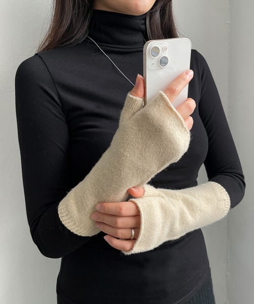 CEMONEMO(セモネモ)の「ウール混 ニット アームウォーマー(手袋・レディース・ブラック/ベージュ/ブラウン/グレー・FREE)」の20枚目の写真