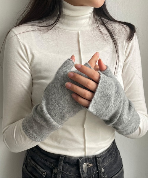 CEMONEMO(セモネモ)の「ウール混 ニット アームウォーマー(手袋・レディース・ブラック/ベージュ/ブラウン/グレー・FREE)」の22枚目の写真
