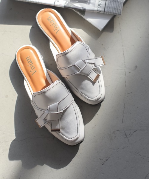 VIVIAN（ヴィヴィアン）の「スクエアトゥノットデザインベルトスリッパミュール（パンプス・レディース・ブラック/ブラウン/グレー系その他7/アイボリー・S/M/L/LL）」の2枚目の写真