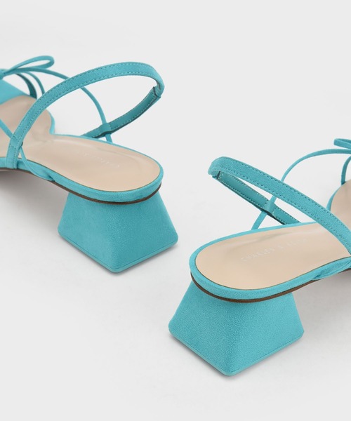 CHARLES & KEITH（チャールズ & キース）の「ストラッピーボウテクスチャード スリングバックサンダル / Strappy Bow Textured Slingback Sandals（サンダル・レディース・ブラック/ターコイズブルー・22.5cm/23cm/23.5cm/24.5cm/25cm/25.5cm/22cm）」の12枚目の写真