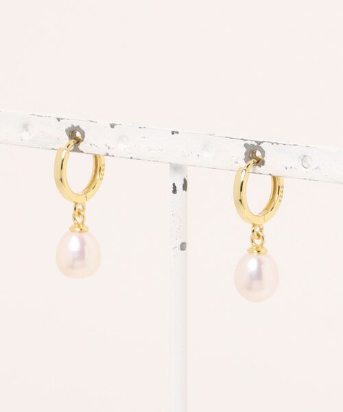 MUSES(ミューズ)の「【W】【it】【MUSES】淡水パールフープピアス(ピアス(両耳用)・レディース・シルバー/ゴールド・FREE)」の2枚目の写真