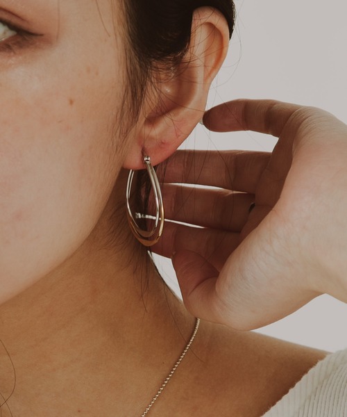 COLOR TOKYO ACCESSORIES（カラートウキョウアクセサリー）の「バイカラーオーバルフープピアス（ピアス（両耳用）・レディース・その他・FREE）」の2枚目の写真