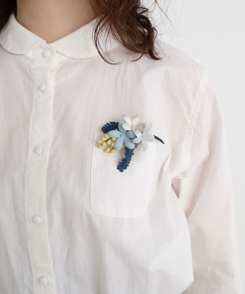 chambre de charme（シャンブルドゥシャーム）の「△cdc レモンとミモザのブローチ（ブローチ/コサージュ・レディース・サックスブルー/アイボリー・FREE）」の2枚目の写真