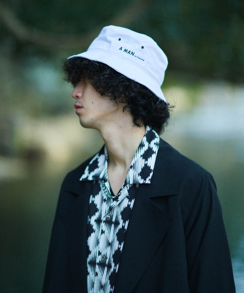 Iroquois(イロコイ)の「A MAN A BOY BUCKET HAT(ハット・メンズ・ホワイト/ブラック・2/3)」の3枚目の写真