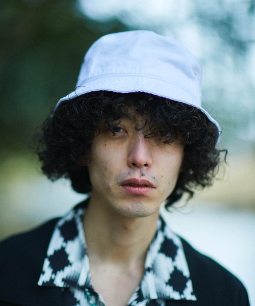 Iroquois(イロコイ)の「A MAN A BOY BUCKET HAT(ハット・メンズ・ホワイト/ブラック・2/3)」の4枚目の写真
