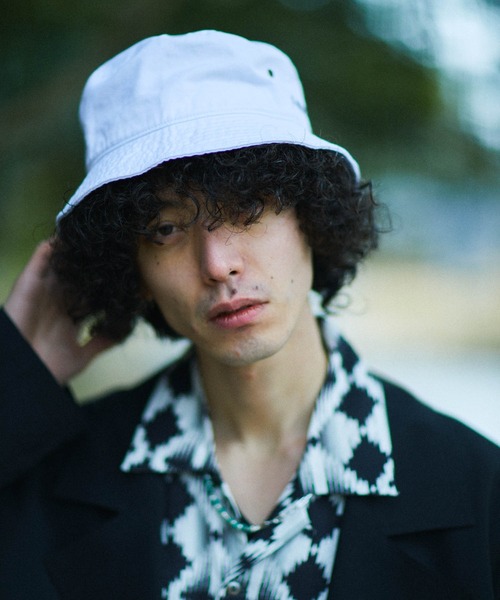 Iroquois(イロコイ)の「A MAN A BOY BUCKET HAT(ハット・メンズ・ホワイト/ブラック・2/3)」の5枚目の写真