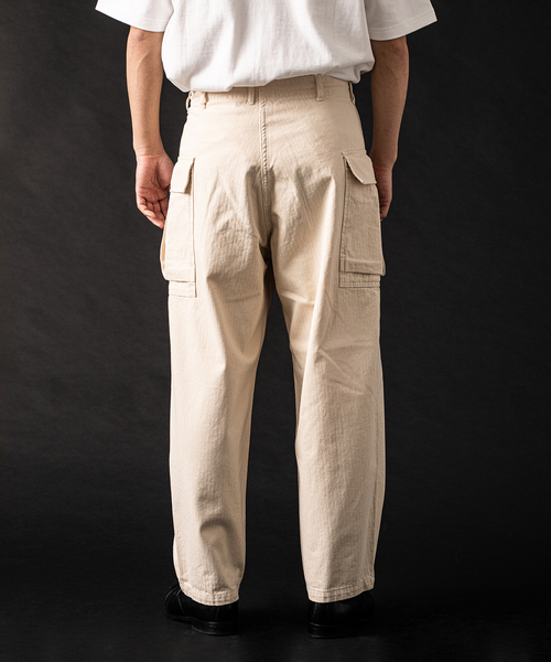 JOURNAL STANDARD（ジャーナルスタンダード）の「【VSシリーズ】 BALLOON ヘリンボーン M43-HBTパンツ（カーゴパンツ・メンズ・カーキ/アイボリー・MEDIUM/LARGE）」の11枚目の写真