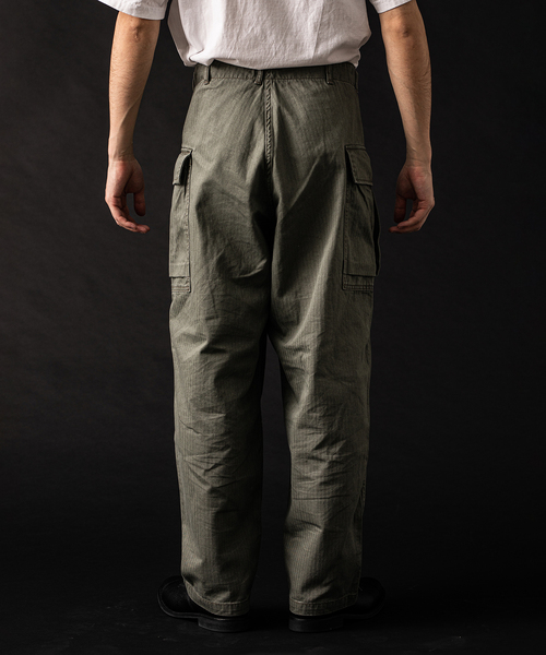 JOURNAL STANDARD（ジャーナルスタンダード）の「【VSシリーズ】 BALLOON ヘリンボーン M43-HBTパンツ（カーゴパンツ・メンズ・カーキ/アイボリー・MEDIUM/LARGE）」の21枚目の写真