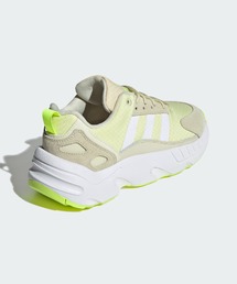 adidas（アディダス）の「ZX 22 ブースト / ZX 22 BOOST / 厚底