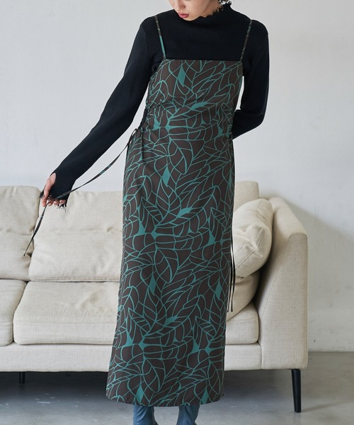 VACANCY(ヴァカンシー)の「サイドオープンサテンキャミワンピース(ワンピース・レディース・ブラック/ブルー/その他・FREE)」の3枚目の写真