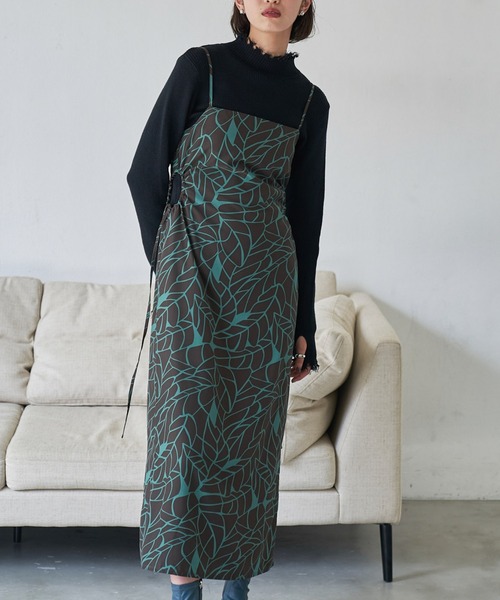 VACANCY(ヴァカンシー)の「サイドオープンサテンキャミワンピース(ワンピース・レディース・ブラック/ブルー/その他・FREE)」の12枚目の写真