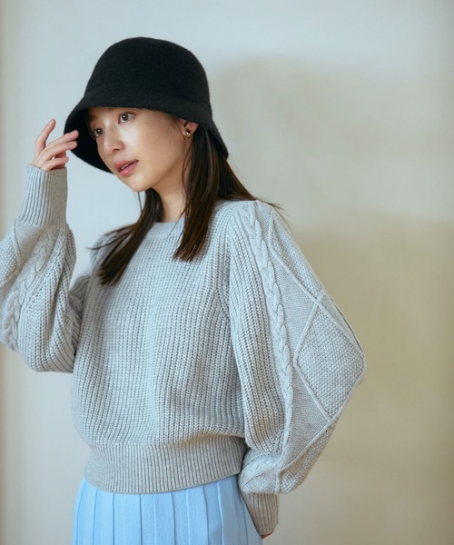 VIS（ビス）の「【洗える】ケーブルボリューム袖ニットプルオーバー【sustainable】（ニット/セーター・レディース・ブラック/グレー/ホワイト系その他/イエロー・FREE）」の4枚目の写真