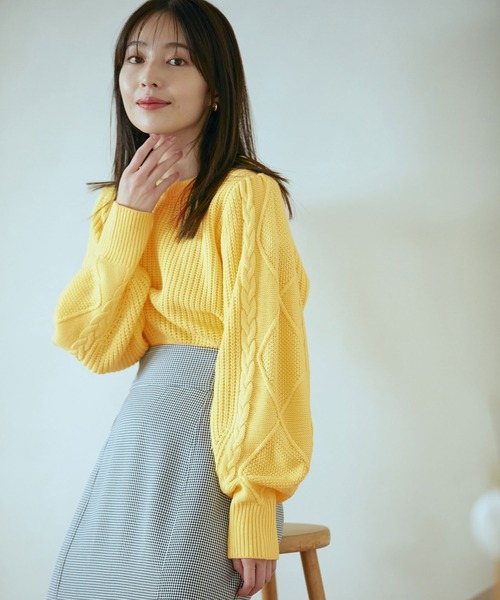 VIS（ビス）の「【洗える】ケーブルボリューム袖ニットプルオーバー【sustainable】（ニット/セーター・レディース・ブラック/グレー/ホワイト系その他/イエロー・FREE）」の5枚目の写真