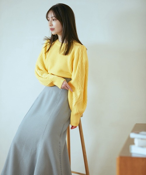 VIS（ビス）の「【洗える】ケーブルボリューム袖ニットプルオーバー【sustainable】（ニット/セーター・レディース・ブラック/グレー/ホワイト系その他/イエロー・FREE）」の7枚目の写真