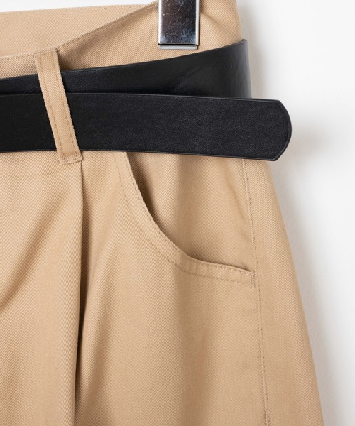 WEGO(ウィゴー)の「WEGO/ベルト付きタックワイドチノパンツ(チノパンツ・レディース・ブラック/ベージュ・FREE)」の8枚目の写真