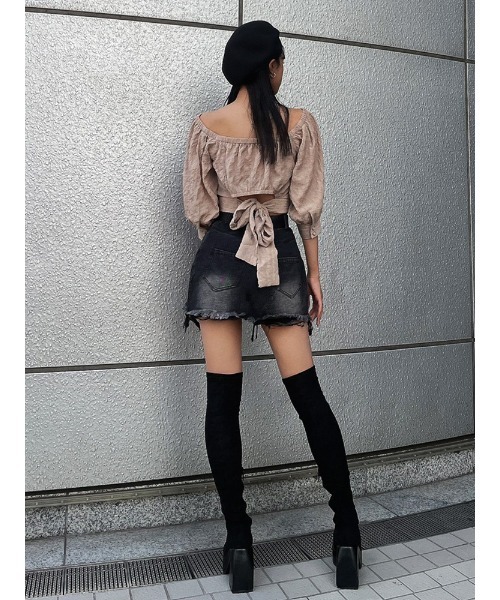 ENVYM(アンビー)の「バックリボンクロップドBL(Tシャツ/カットソー・レディース・ホワイト/ブラック/ベージュ・FREE)」の11枚目の写真