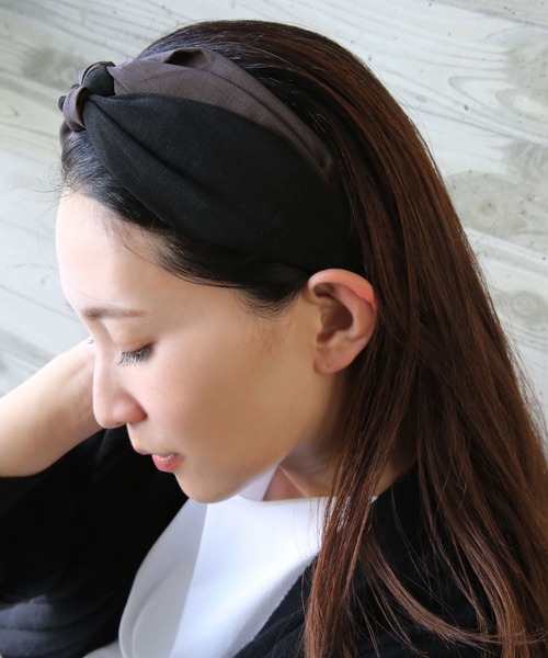 colleca la（コレカラ）の「バイカラーノットターバン（ヘアバンド・レディース・ブラック系/カーキ系・FREE）」の3枚目の写真