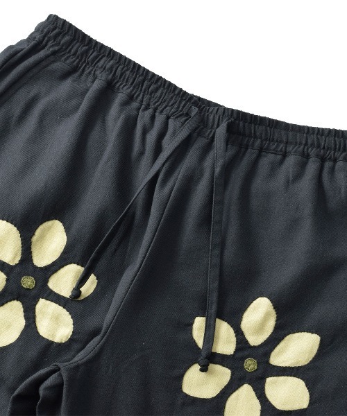 niche.（ニッチ）の「niche. TwillFlowerCutWorkEasyPants（その他パンツ・メンズ・ブラック・LARGE/MEDIUM）」の4枚目の写真