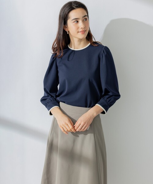 組曲(クミキョク)の「【洗える】バイカラージョーゼットバックリボン ブラウス(Tシャツ/カットソー・レディース・ベージュ系/アイボリー系/ネイビー系・2)」の11枚目の写真