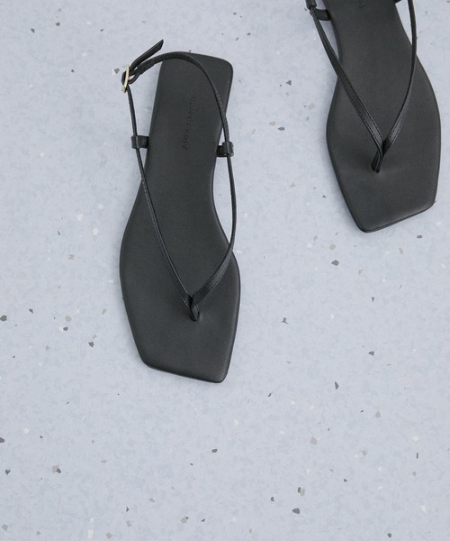 ADAM ET ROPE'（アダムエロペ）の「【定番人気】スクエアストラップビーチサンダル（サンダル・レディース・キャメル/ブラック・24.0cm/23.5cm/24.5cm/23.0cm）」の2枚目の写真