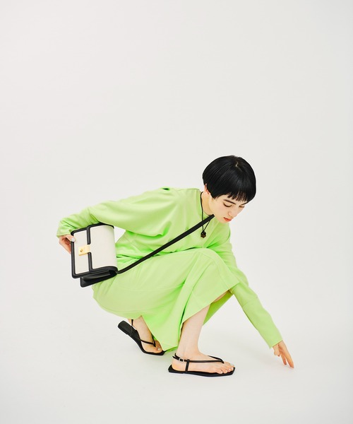 ADAM ET ROPE'（アダムエロペ）の「【定番人気】スクエアストラップビーチサンダル（サンダル・レディース・キャメル/ブラック・24.0cm/23.5cm/24.5cm/23.0cm）」の16枚目の写真