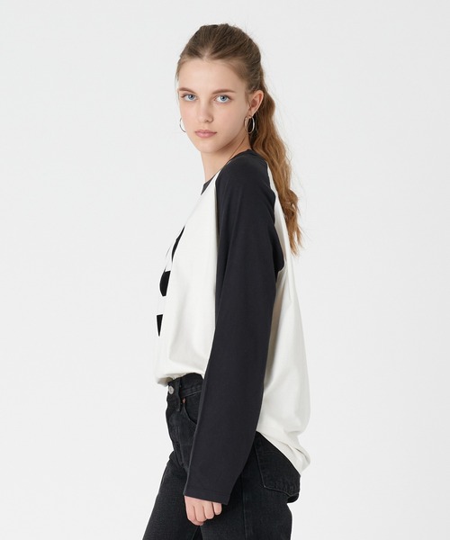 Levi's(リーバイス)の「Levi's/リーバイス グラフィック ロングスリーブシャツ ブラック 19 GARDENIA(Tシャツ/カットソー・レディース・マルチ・M/S/XS)」の2枚目の写真