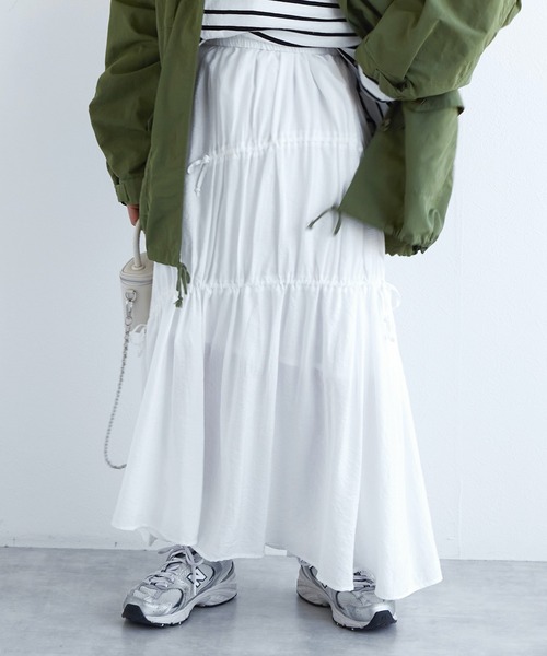 w closet（ダブルクローゼット）の「ドロストギャザースカート（スカート・レディース・オフホワイト/ブルー/ミント・FREE）」の2枚目の写真